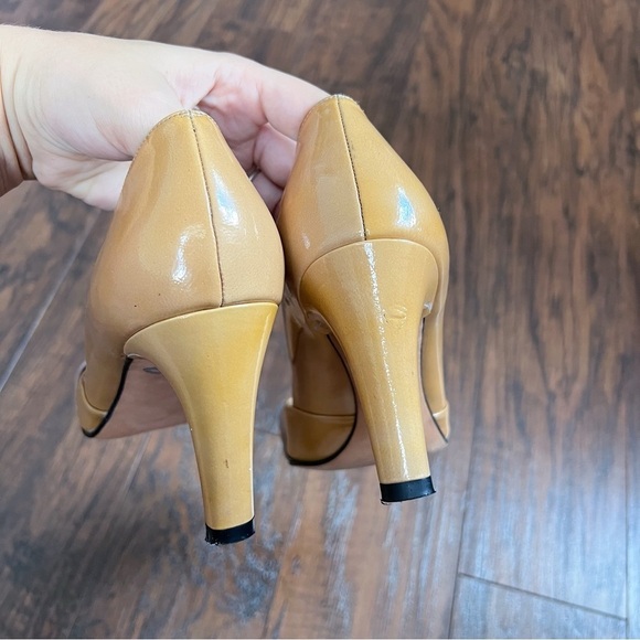 Stuart Weitzman • Turalu pumps heels tan patent leather grosgrain knot peep toe - Picture 8 of 12